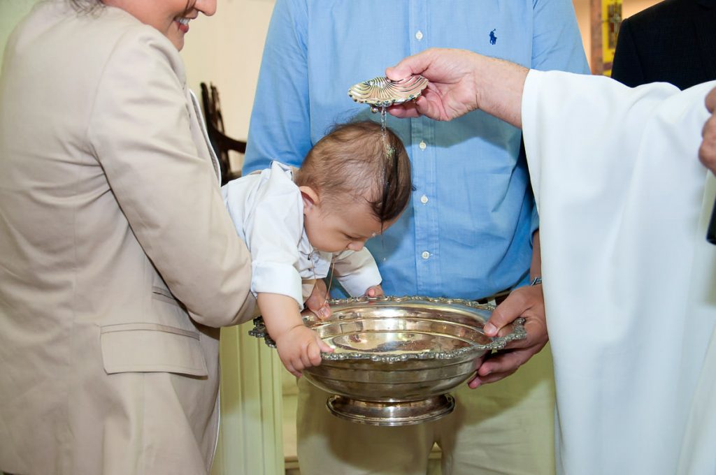 Veja os melhores trabalhos em cerimônias de batizado da LuPorfirio Fotografia, especializada em famílias e eventos infantis