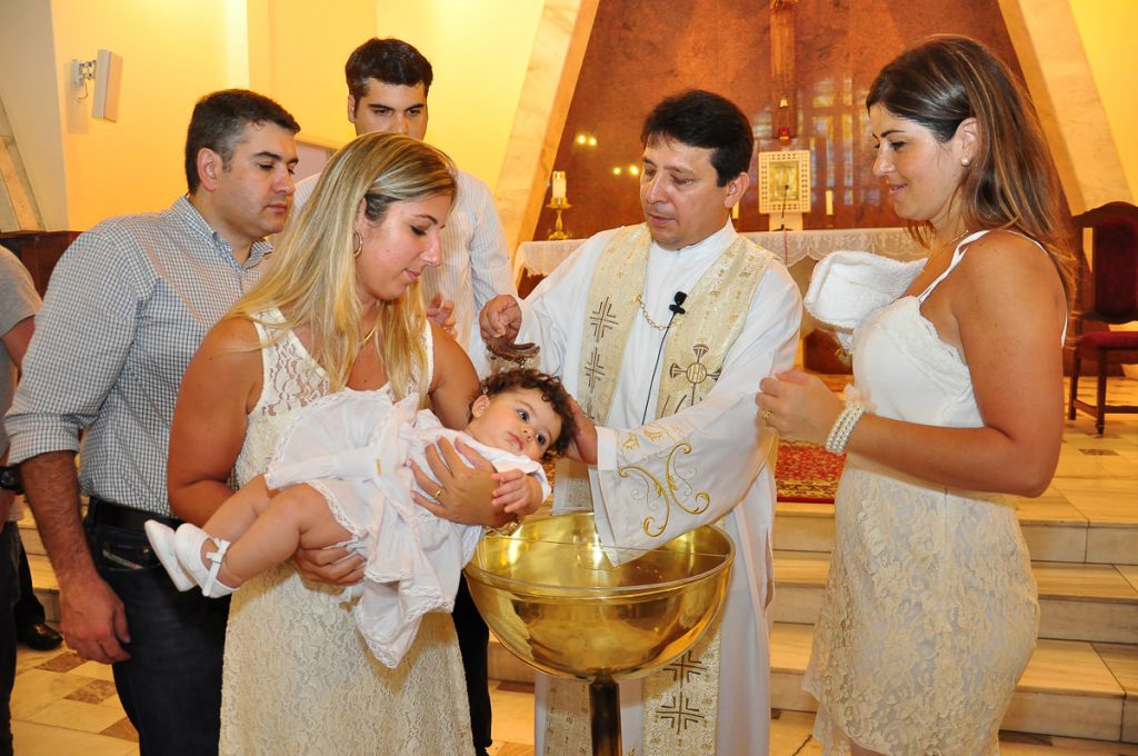 Veja os melhores trabalhos em cerimônias de batizado da LuPorfirio Fotografia, especializada em famílias e eventos infantis
