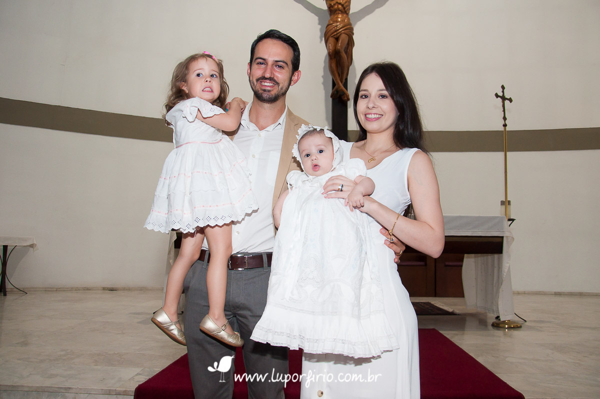 Fotografia de batizado Igreja São Pedro e São Paulo | Olívia e João Victor | Trabalho registrado pela LuPorfirio Fotografia